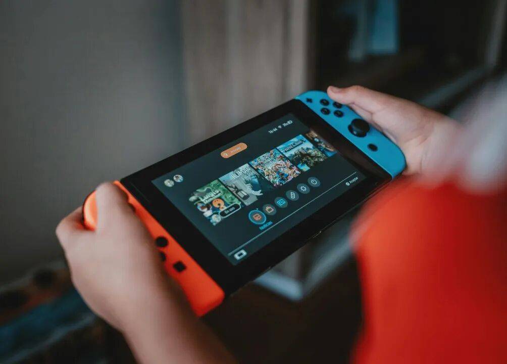 向：Switch 2 领跑折叠屏新秀CQ